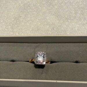 Elegant Gold and Silver Women's Ring size 8